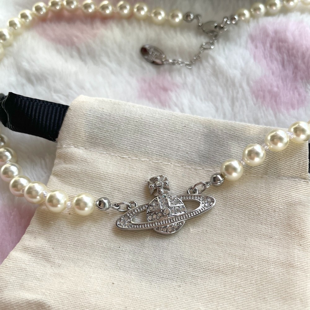 Saturn choker deals pearl necklace